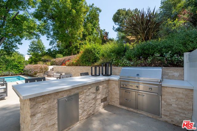 5266 Vanalden Avenue, Tarzana (los Angeles), CA 91356