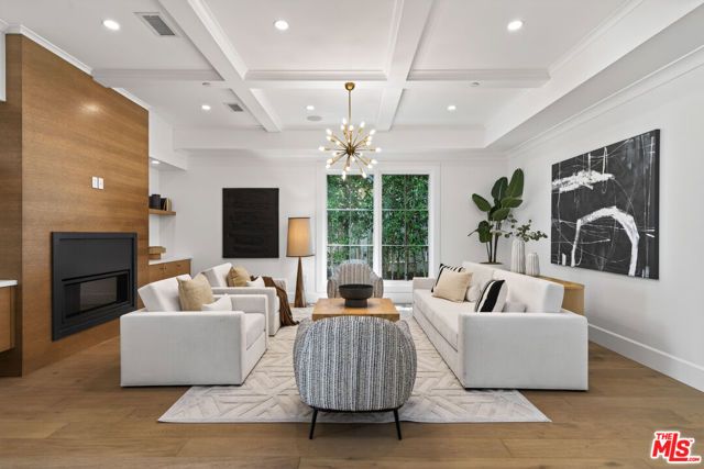 5266 Vanalden Avenue, Tarzana (los Angeles), CA 91356