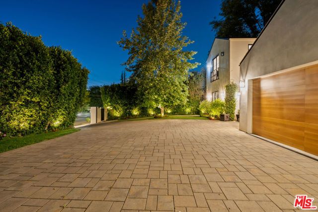 5266 Vanalden Avenue, Tarzana (los Angeles), CA 91356