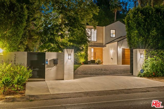 5266 Vanalden Avenue, Tarzana (los Angeles), CA 91356