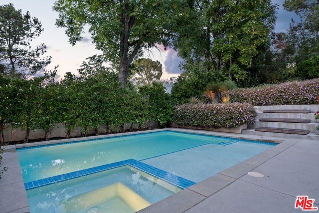5266 Vanalden Avenue, Tarzana (los Angeles), CA 91356