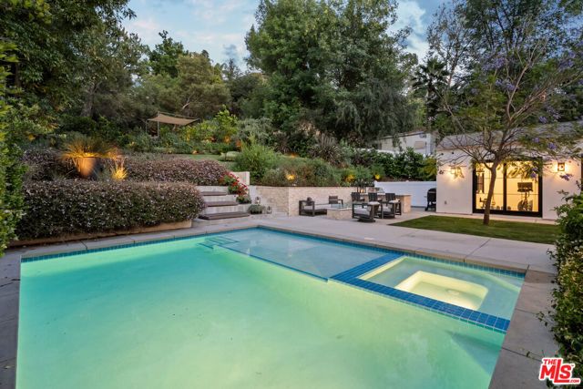 5266 Vanalden Avenue, Tarzana (los Angeles), CA 91356
