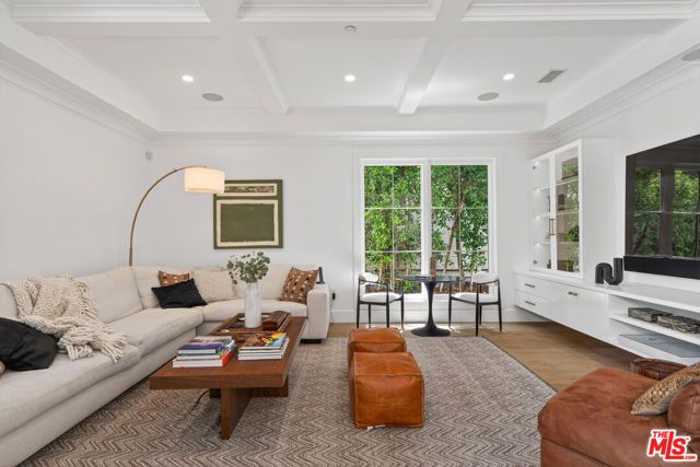 5266 Vanalden Avenue, Tarzana (los Angeles), CA 91356