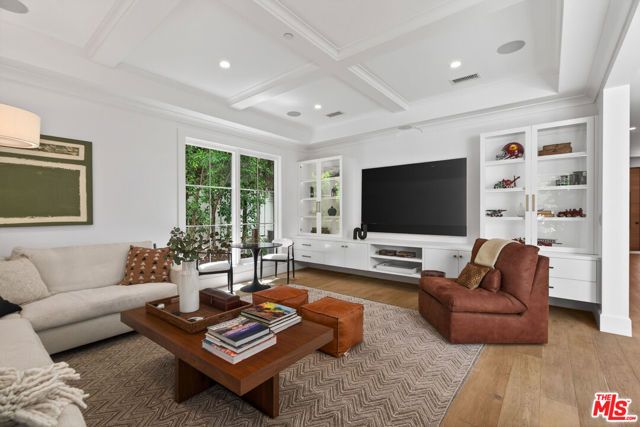 5266 Vanalden Avenue, Tarzana (los Angeles), CA 91356