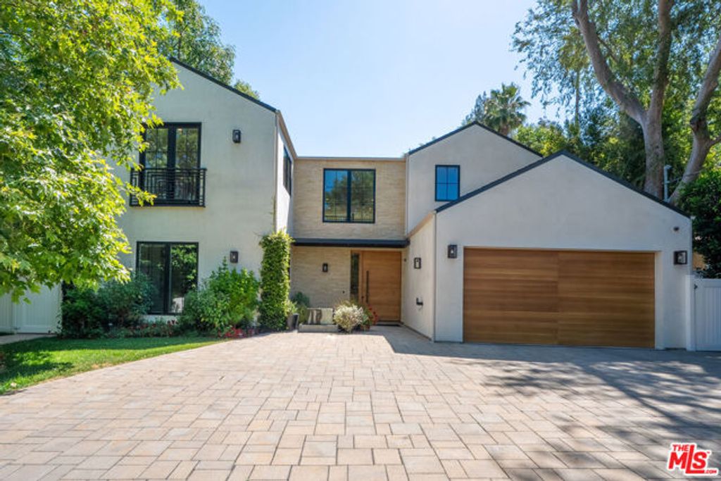 5266 Vanalden Avenue, Tarzana (los Angeles), CA 91356