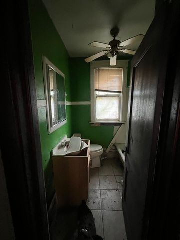 8253 S Kimbark Avenue, Chicago, IL 60619