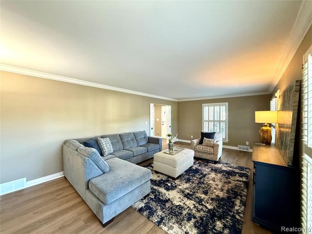 38552 Macintosh Court, Clinton Township, MI 48036