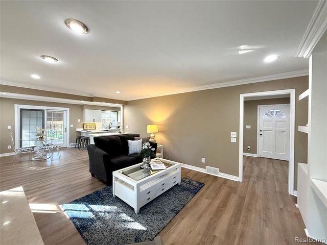 38552 Macintosh Court, Clinton Township, MI 48036