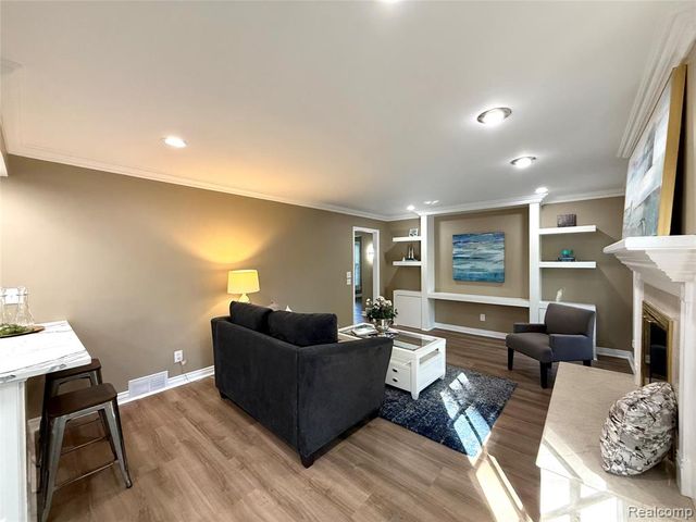 38552 Macintosh Court, Clinton Township, MI 48036