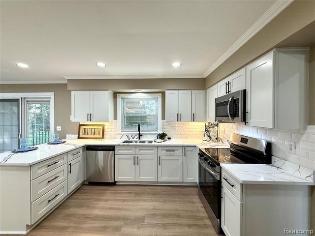 38552 Macintosh Court, Clinton Township, MI 48036