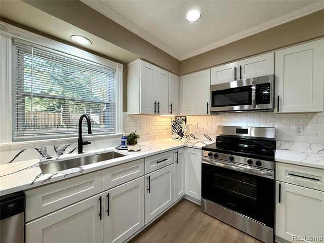38552 Macintosh Court, Clinton Township, MI 48036