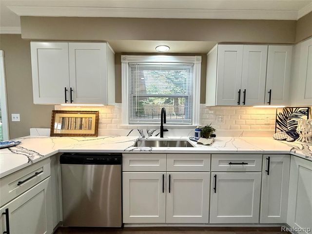 38552 Macintosh Court, Clinton Township, MI 48036