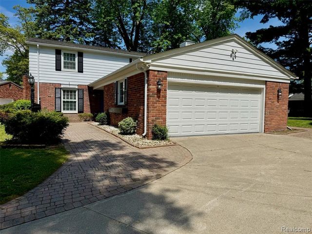 38552 Macintosh Court, Clinton Township, MI 48036