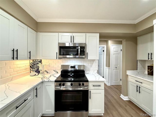 38552 Macintosh Court, Clinton Township, MI 48036