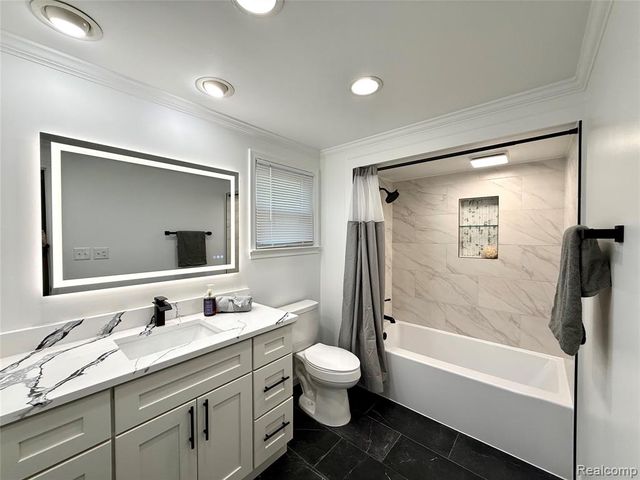 38552 Macintosh Court, Clinton Township, MI 48036