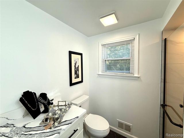 38552 Macintosh Court, Clinton Township, MI 48036