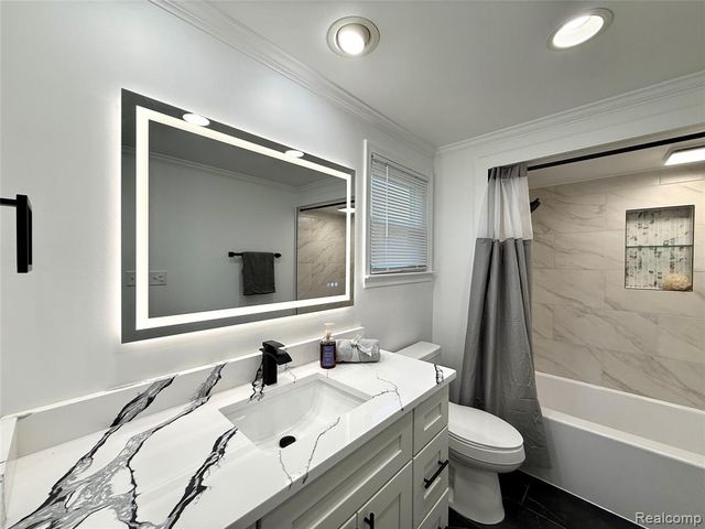 38552 Macintosh Court, Clinton Township, MI 48036