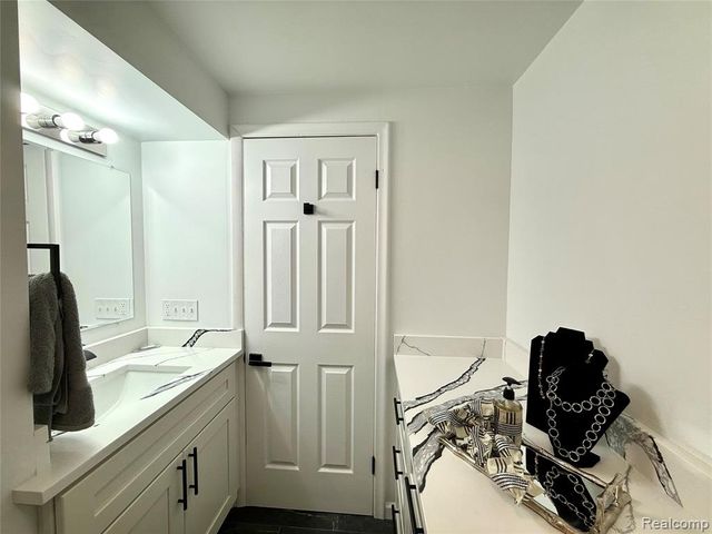 38552 Macintosh Court, Clinton Township, MI 48036