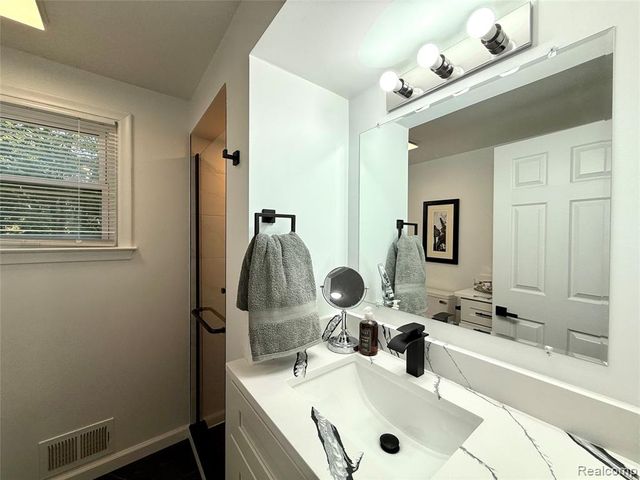 38552 Macintosh Court, Clinton Township, MI 48036