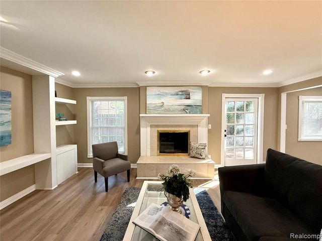 38552 Macintosh Court, Clinton Township, MI 48036