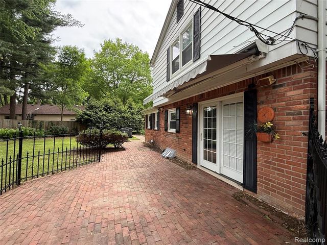 38552 Macintosh Court, Clinton Township, MI 48036