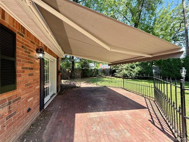 38552 Macintosh Court, Clinton Township, MI 48036
