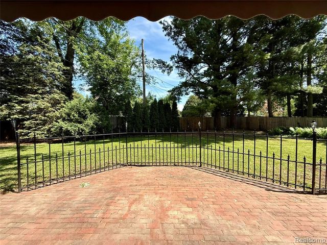 38552 Macintosh Court, Clinton Township, MI 48036