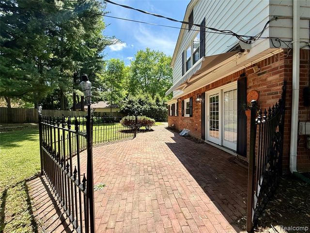 38552 Macintosh Court, Clinton Township, MI 48036