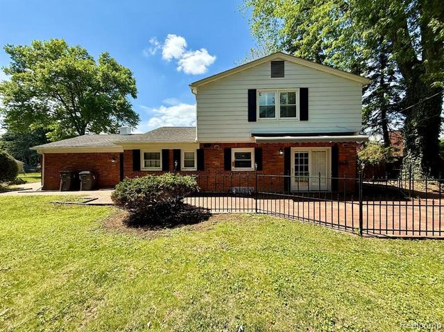 38552 Macintosh Court, Clinton Township, MI 48036