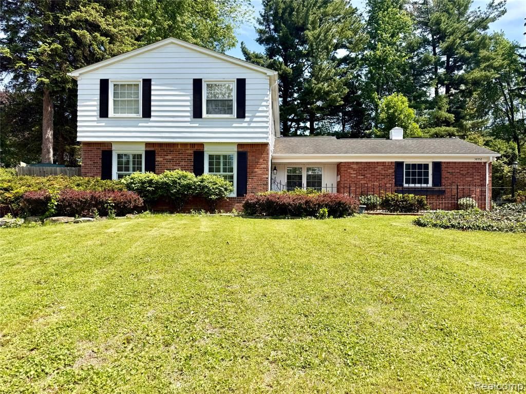 38552 Macintosh Court, Clinton Township, MI 48036