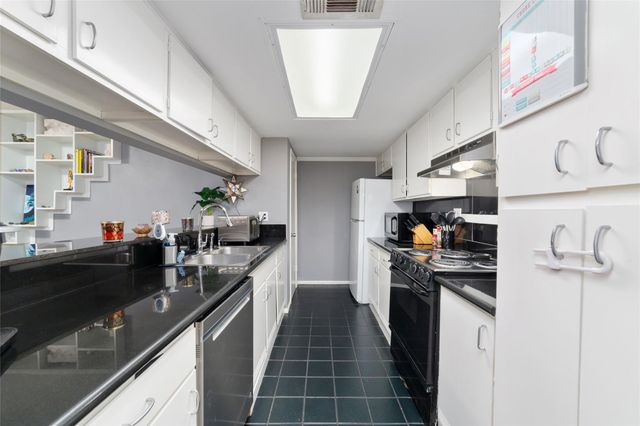 1909 Brun Street 17, Houston, TX 77019
