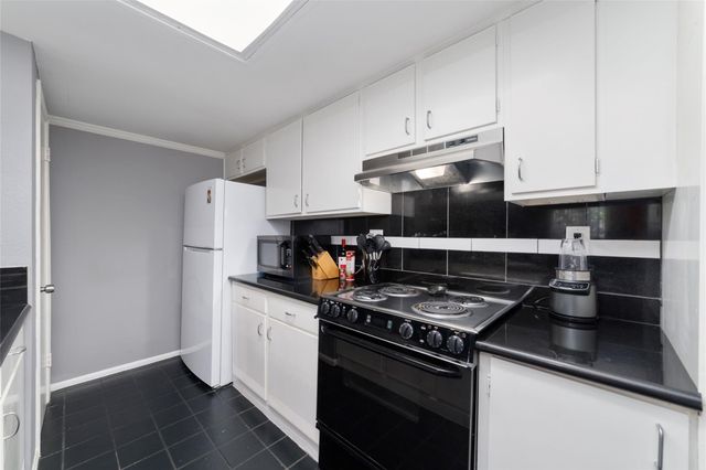 1909 Brun Street 17, Houston, TX 77019