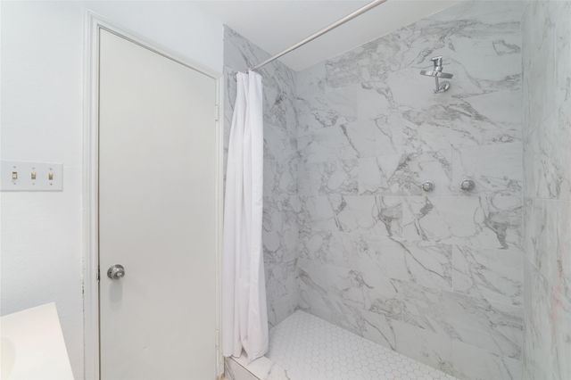 1909 Brun Street 17, Houston, TX 77019