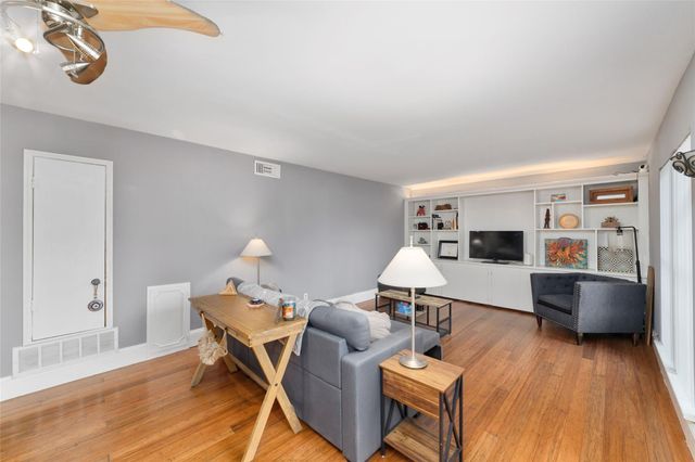 1909 Brun Street 17, Houston, TX 77019