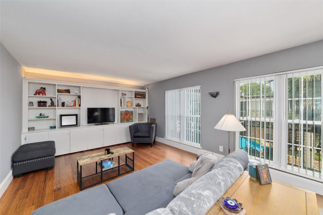 1909 Brun Street 17, Houston, TX 77019