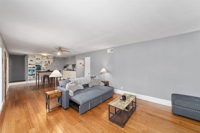 1909 Brun Street 17, Houston, TX 77019