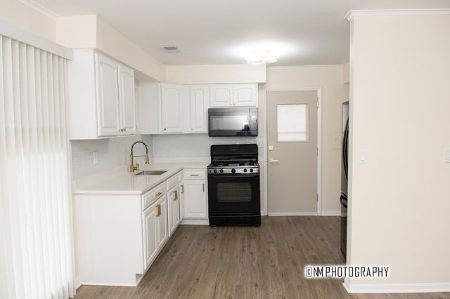 16225 Clifton Park Avenue, Markham, IL 60428