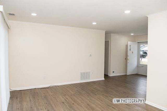 16225 Clifton Park Avenue, Markham, IL 60428