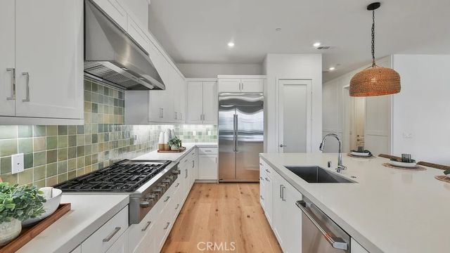 29718 Calle La Roca, Valencia, CA 91354