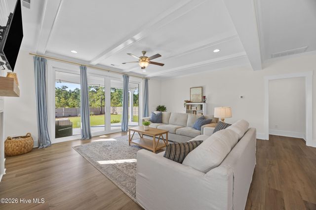 90 E Singing Avenue, Hampstead, NC 28443