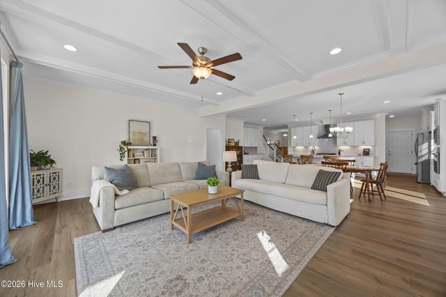 90 E Singing Avenue, Hampstead, NC 28443