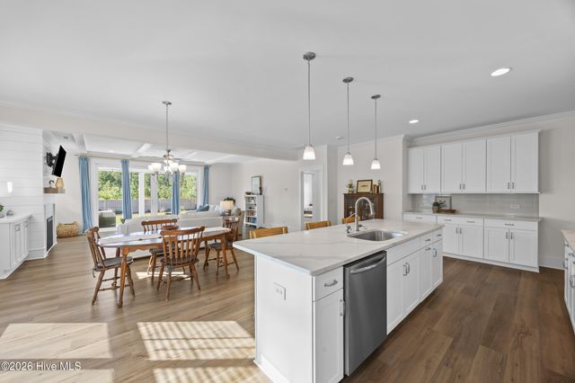 90 E Singing Avenue, Hampstead, NC 28443