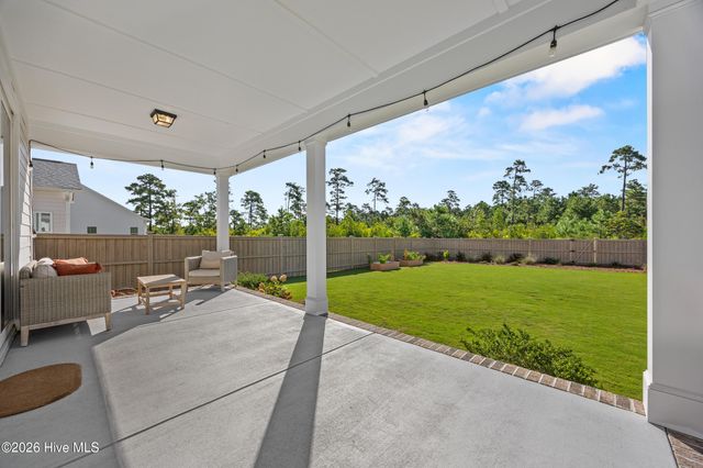 90 E Singing Avenue, Hampstead, NC 28443