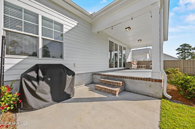 90 E Singing Avenue, Hampstead, NC 28443
