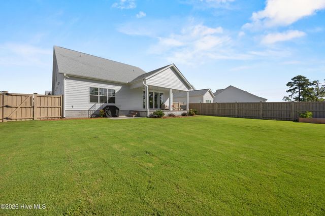 90 E Singing Avenue, Hampstead, NC 28443