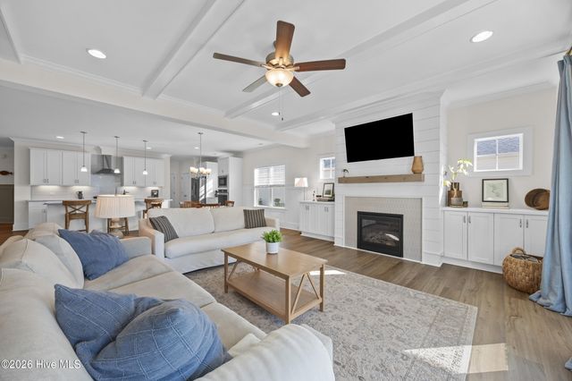 90 E Singing Avenue, Hampstead, NC 28443