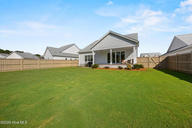 90 E Singing Avenue, Hampstead, NC 28443
