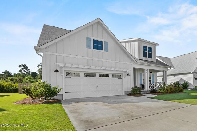 90 E Singing Avenue, Hampstead, NC 28443