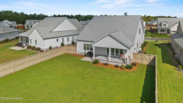 90 E Singing Avenue, Hampstead, NC 28443