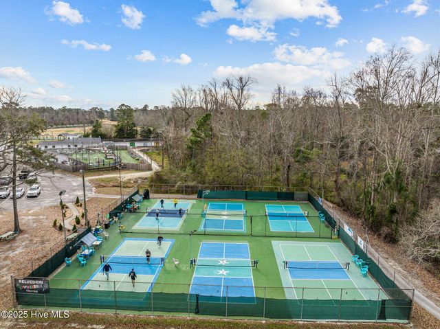 90 E Singing Avenue, Hampstead, NC 28443